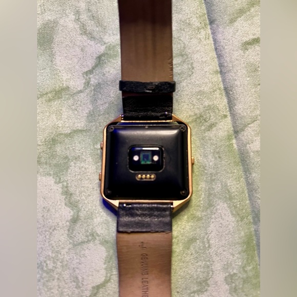 Fitbit Blaze with Gold and Black Watch Strap - Picture 5 of 5